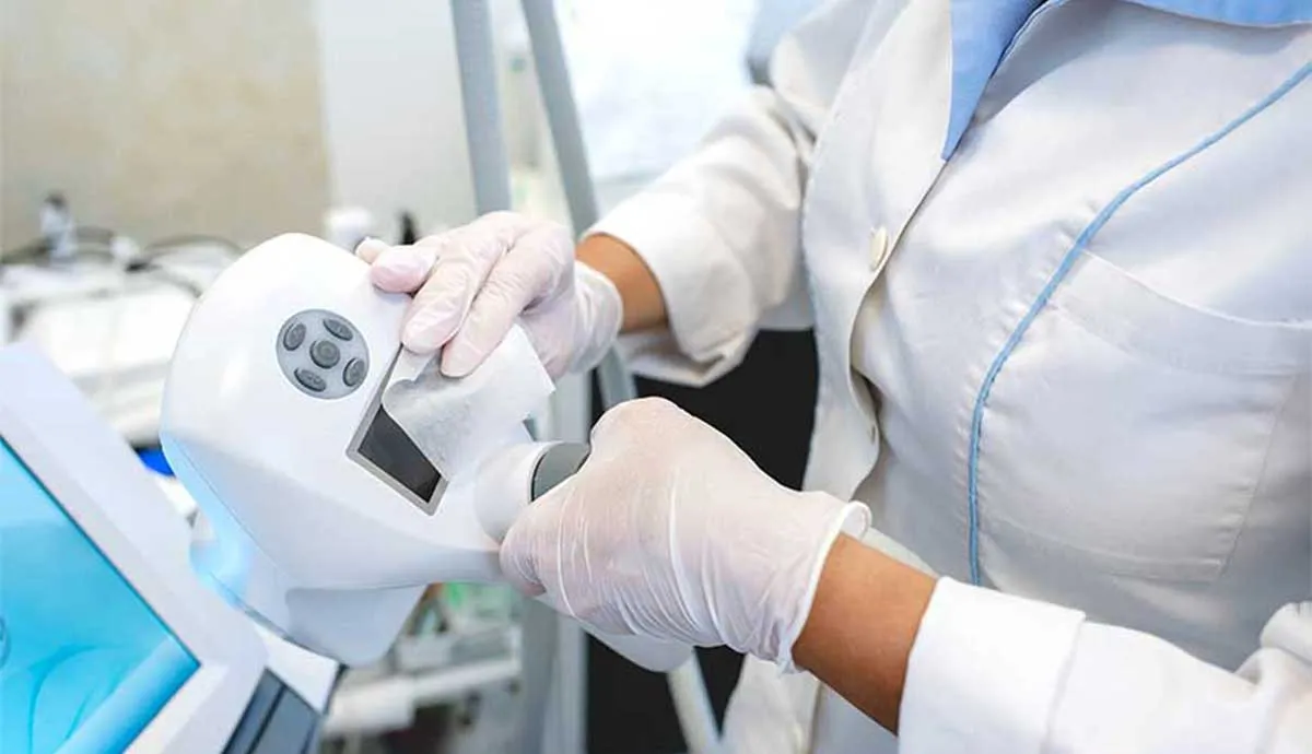 medical tech disinfecting device